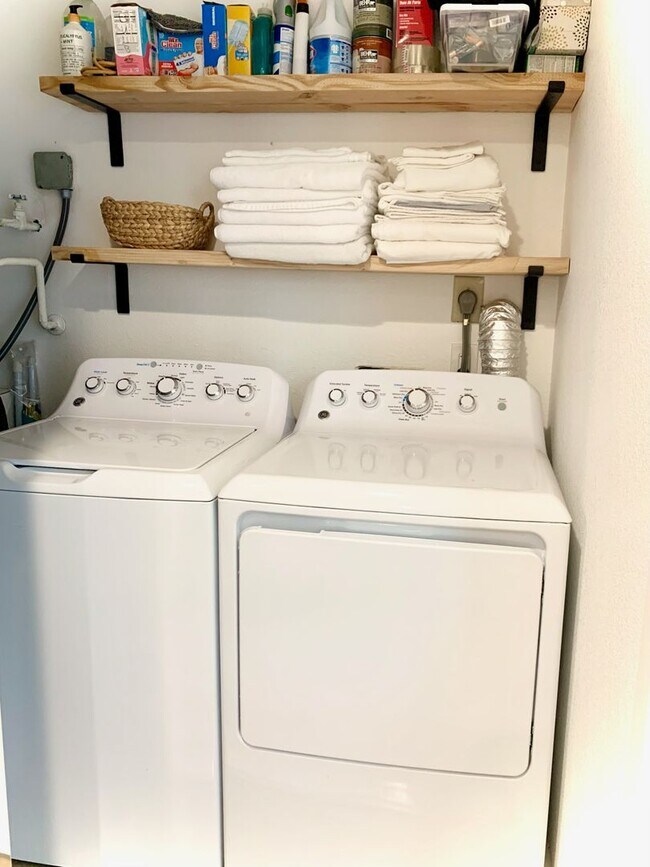 Building Photo - Fully Furnished Luxury Unit