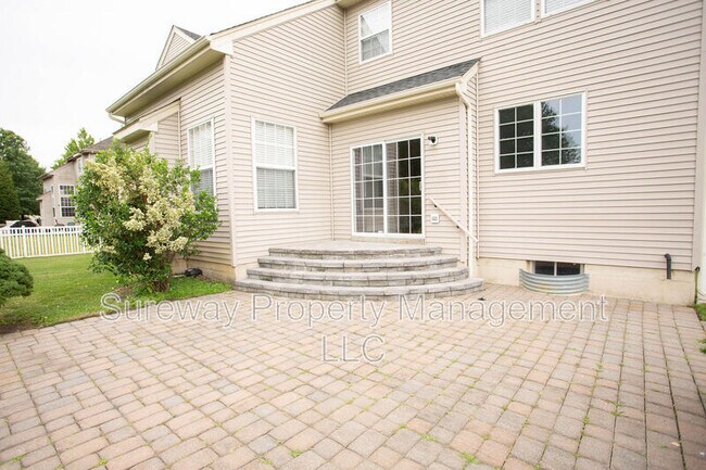 Building Photo - 7 Amaryllis Ln