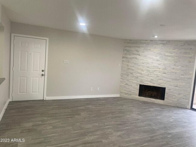 Building Photo - 7950 E Starlight Way
