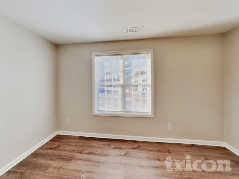 Building Photo - 5517 Landreaux Dr