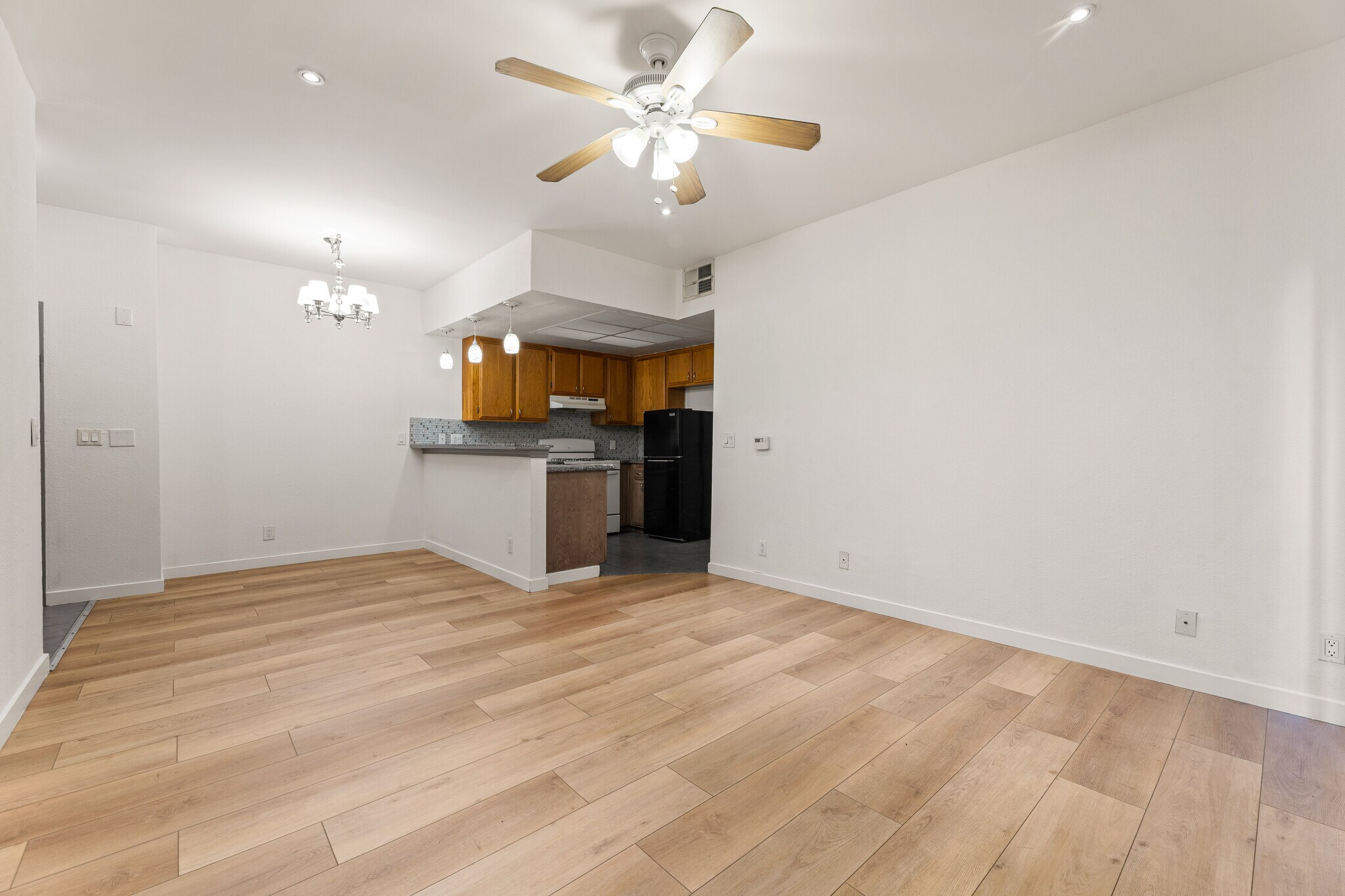 Building Photo - 10943 Laurel Canyon Blvd