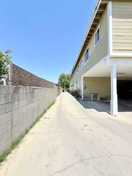Building Photo - 3250 Andrita St