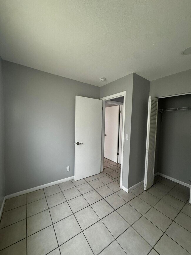 Building Photo - 518 Avenue I