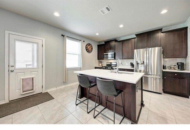 Building Photo - 5817 Daly Dr