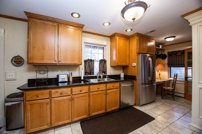 Building Photo - 2 Bedroom + Office, 3 Bath in Old Town Fort Collins