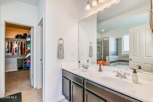 Building Photo - 7517 Red Cedar Dr