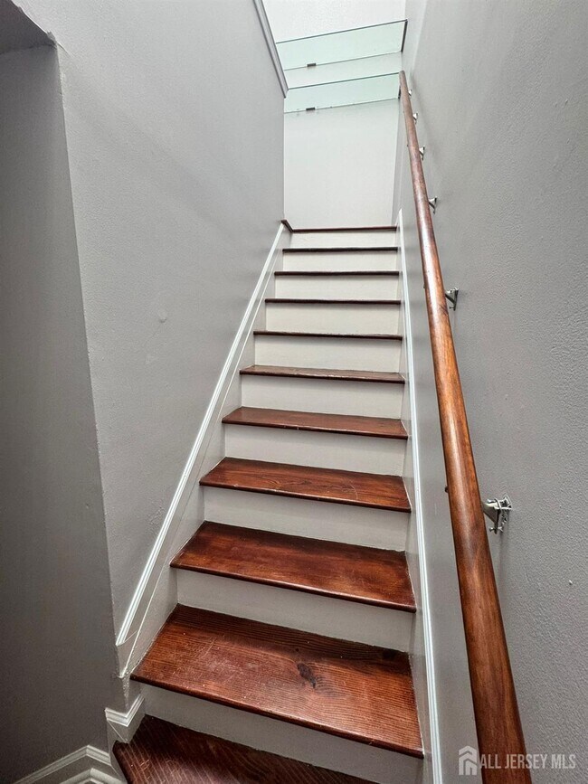 Building Photo - 16 Jaques St