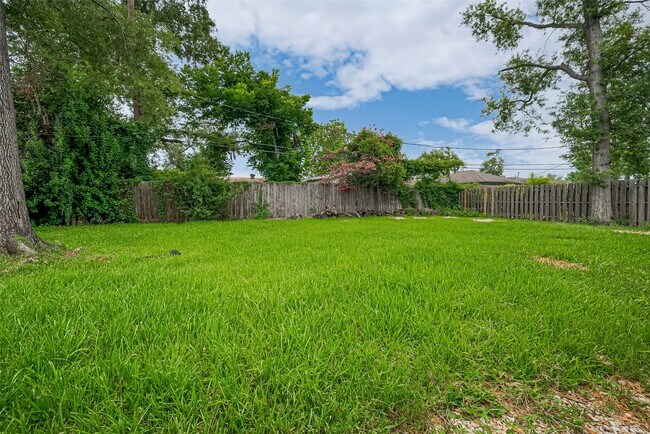 Building Photo - 13351 Oak Leaf Ln