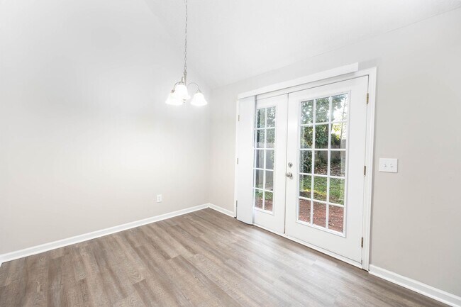 Building Photo - Spacious 3 Bedroom 2 Bath!