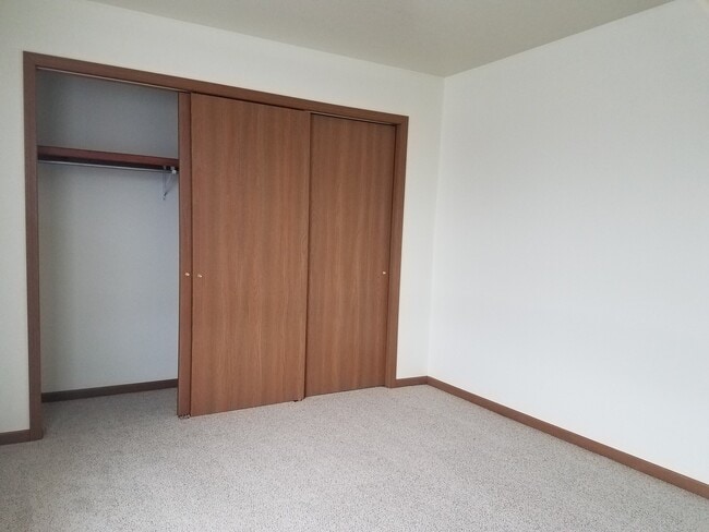 Building Photo - 223-C