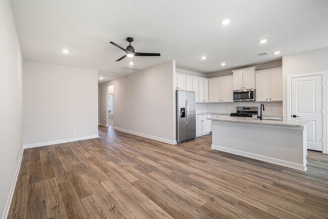 Building Photo - 6107 White Spruce Dr