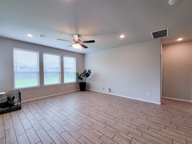 Building Photo - 24811 Crimson Pine Dr
