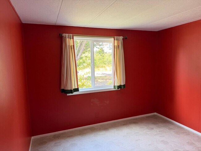 Building Photo - 3-bedroom 2 bath house in Springfield!