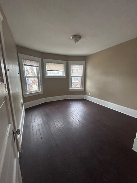 Building Photo - 1331 E 86th St