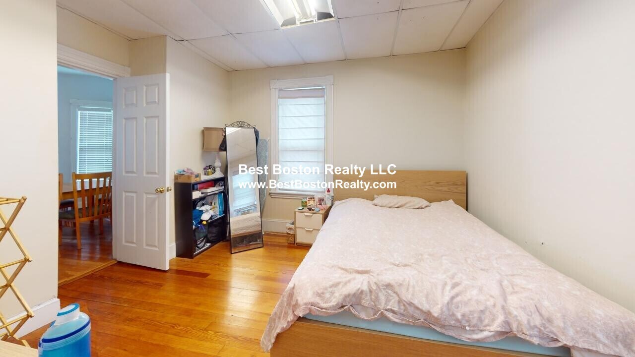 Building Photo - 289 Summer St