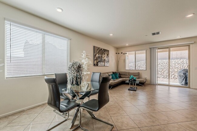 Building Photo - Modern Comfort Meets Smart Living in Vail!