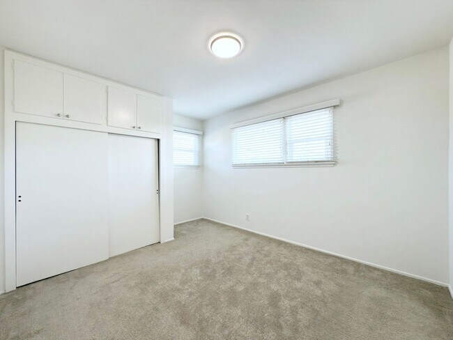 Building Photo - Across From The Beach in South O!