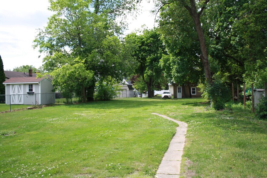 backyard (view from backdoor) - 636 E Front St