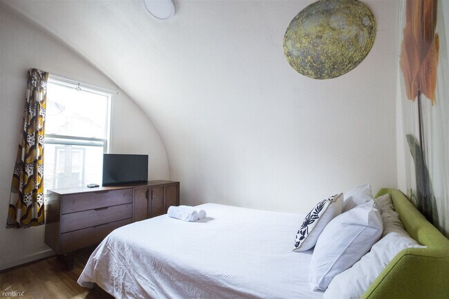 Building Photo - 1 br, 1 bath Duplex - 219 North Shields St...