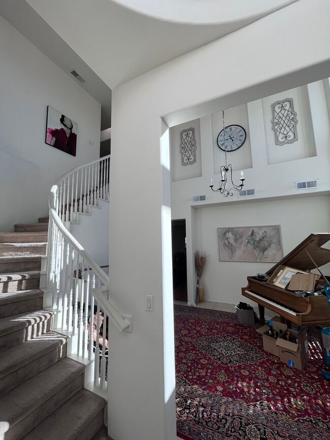 Building Photo - Beautiful