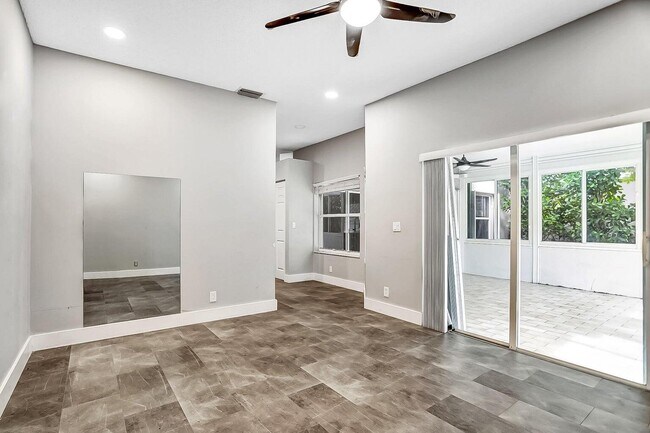 Building Photo - 4012 NW 62nd Ct