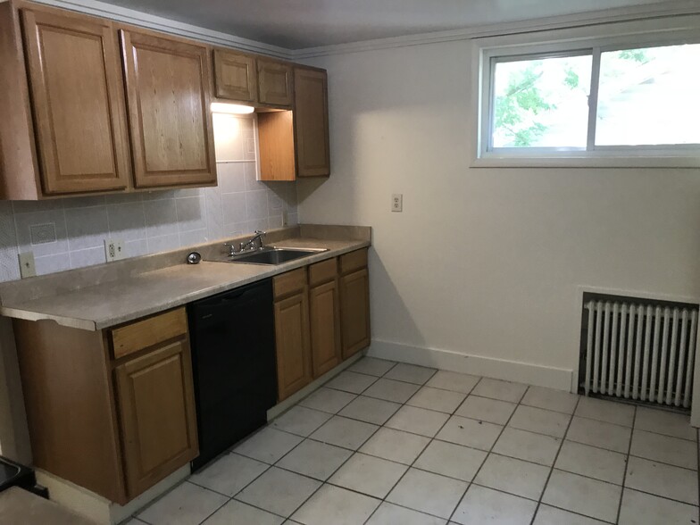 Kitchen - 1708 Linden St