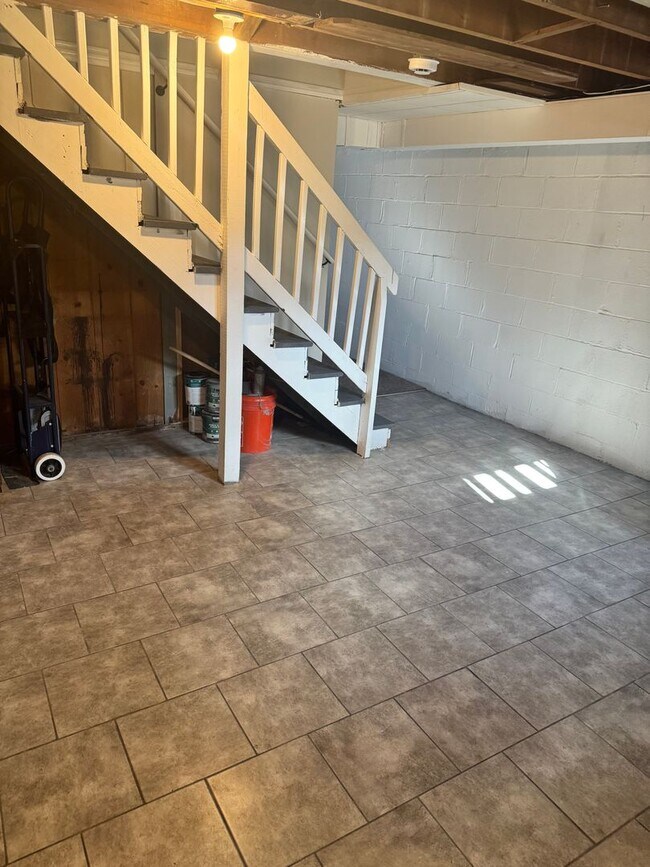 Building Photo - 2 Bedroom  Townhome in Belair-Edison!