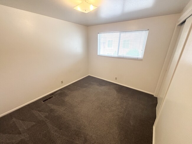 Building Photo - 258 N 400 W