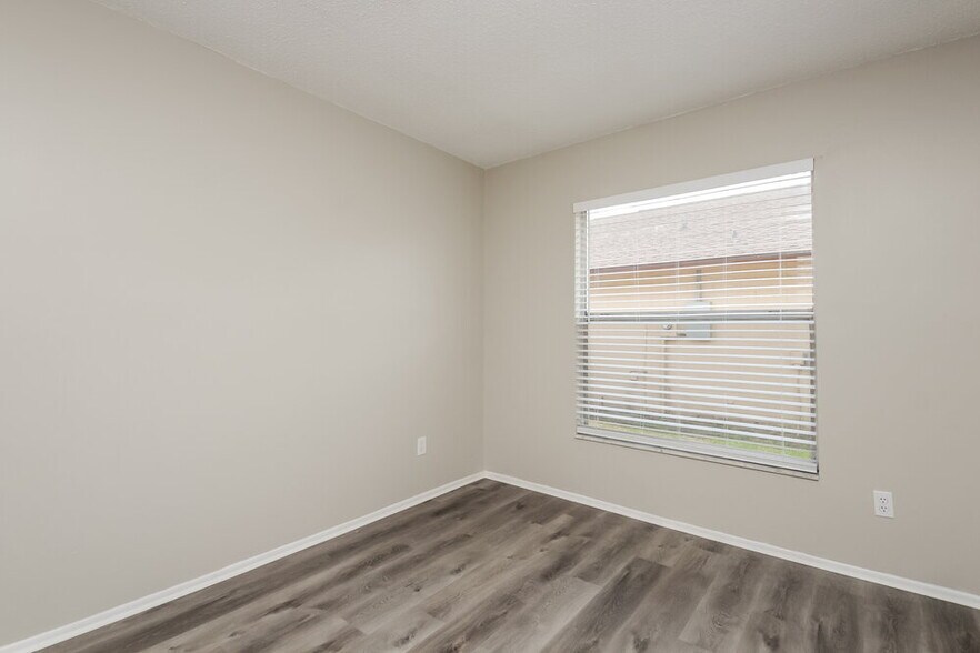 Building Photo - 3210 Tomahawk Dr
