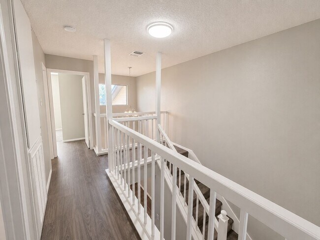Building Photo - Completely updated Ventura beauty with over 2,000 square feet, TWO living areas, and a downstairs...