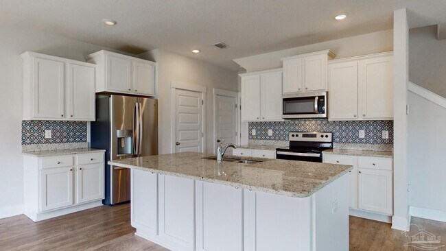 Building Photo - 5865 Danbury Blvd