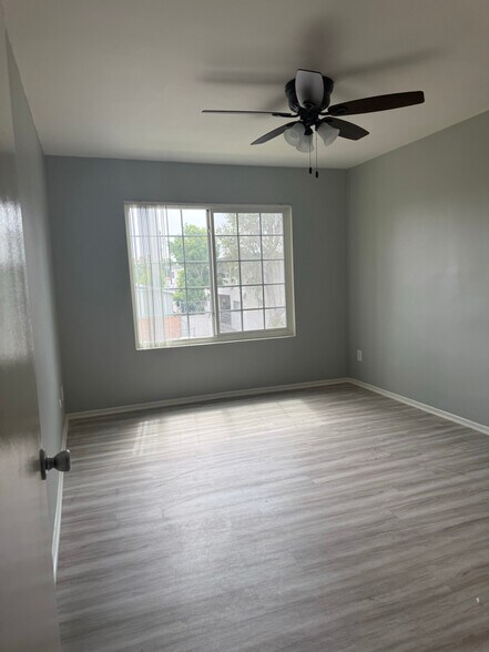 Building Photo - 8801 Owensmouth Ave