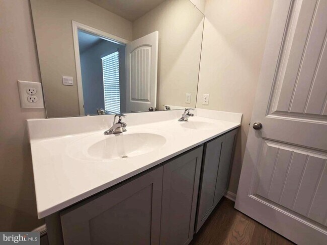 Building Photo - 1424 Sugarplum Ln