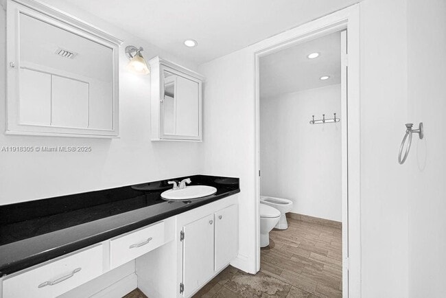 Building Photo - 1915 Brickell Ave