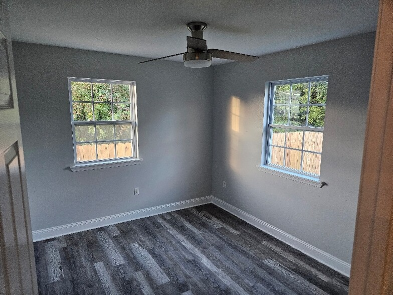 Building Photo - 8311 Oleander St