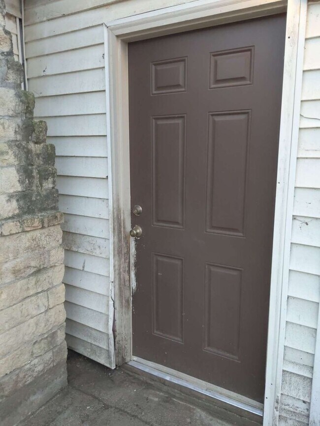 Building Photo - 2 Bed, 1 Bath Ready for Rent!