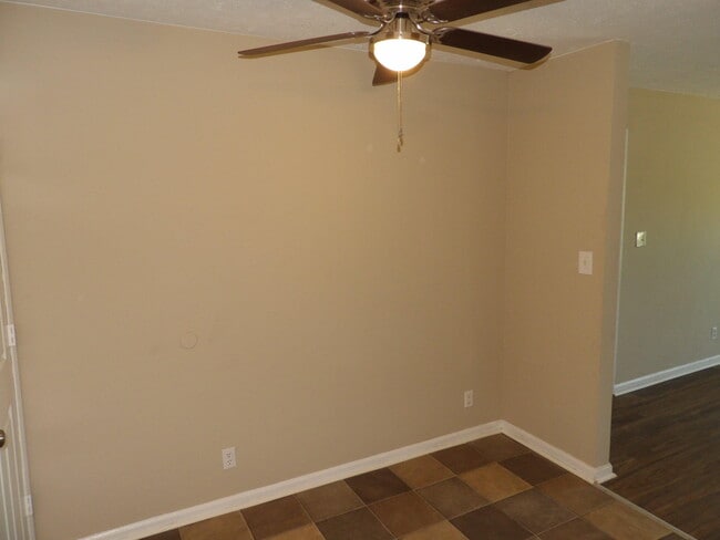 Building Photo - 35 Ashwood Ct