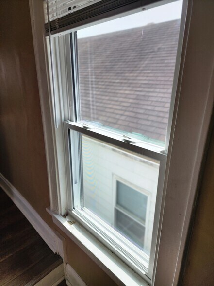 Building Photo - 281 S Powell Ave