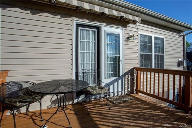 Building Photo - Beautifully maintained home in Birkdale with hardwood floors throughout 1st floor.