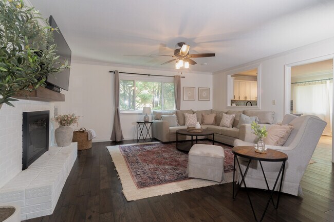 Living room - 3387 Cedar Ln