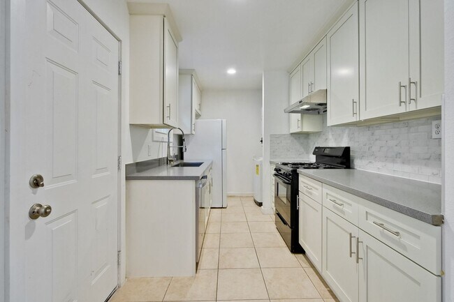 Building Photo - I Street