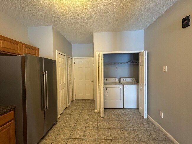 Building Photo - Available Now! Westside Timothy's Landing 2/2.5 Townhome with a 1-Car Garage