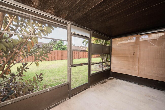 Building Photo - 47 Bogart Pl