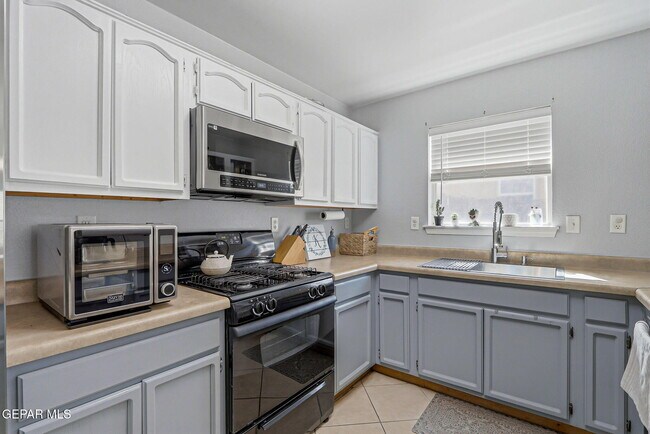 Building Photo - 14181 Tierra Halcon Dr