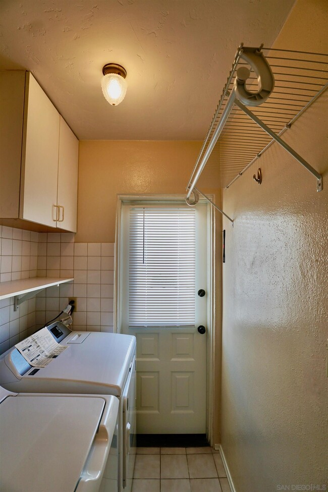 Building Photo - 2444 Curlew St