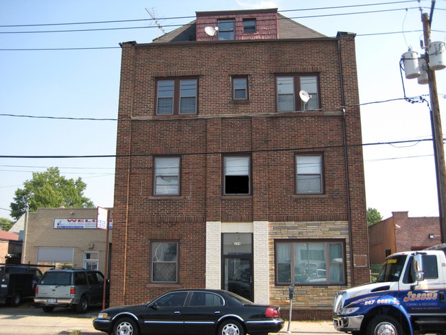 Primary Photo - 298 Main St