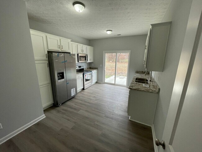 Building Photo - 1856-1858 Blackwell Road Duplex