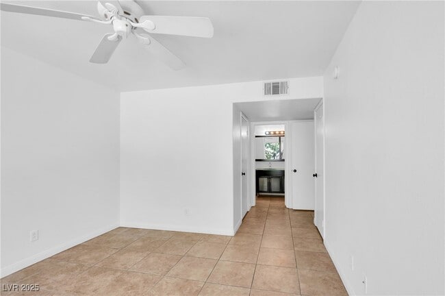 Building Photo - 3054 Tarpon Dr