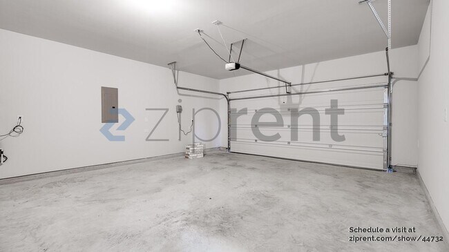 Building Photo - 27327 Blue Pool Dr