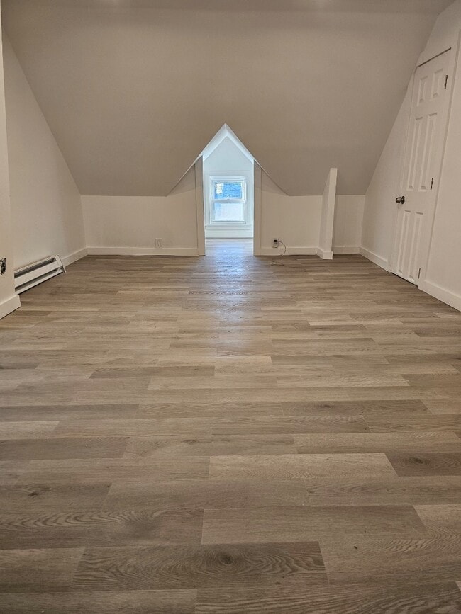 Building Photo - 210 Baldwin St